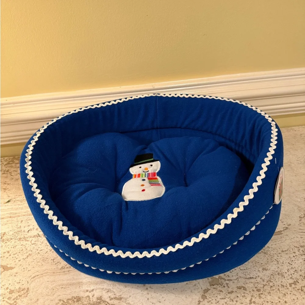 Blue 16” Pet Bed with Snowman Design or reverses to plain pillow. cat or sm dog